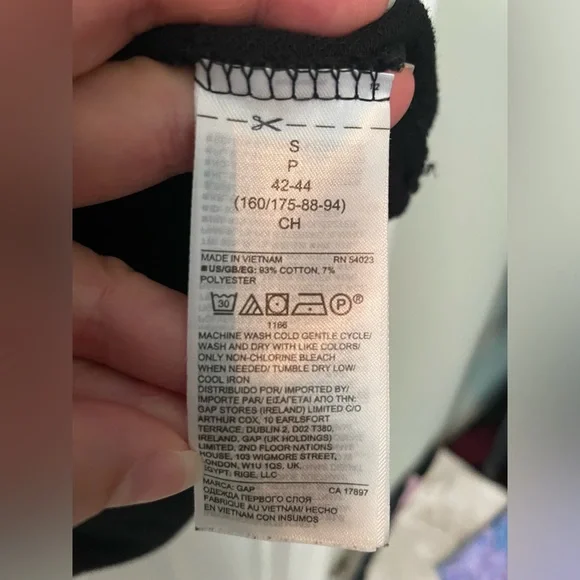 GAP Black Long Sleeve Sweatshirt - raw hem - Picture 4 of 4